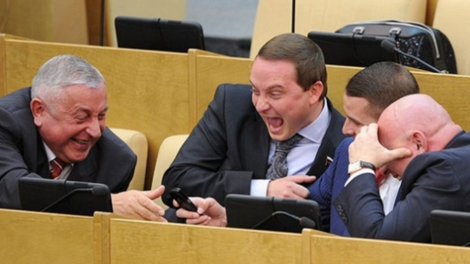 Картинка: Госдума приняла закон о повышении МРОТ на позорные 117 рублей