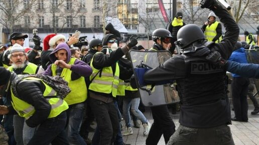 Картинка: Это вам не Россия: правительство Франции жестоко подавляет уличные протесты