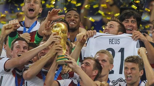 Картинка: Теневой герой. Он ждёт ЧМ больше всех