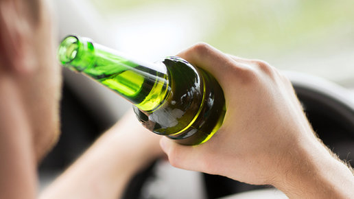 Картинка: Пьяный водитель на машине воровал дорожные знаки