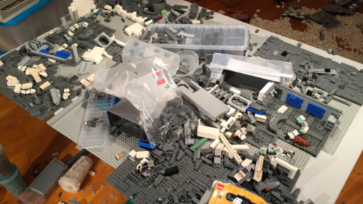 Картинка: Блогеру и поклоннику Lego уничтожили его коллекцию за 16 тысяч евро
