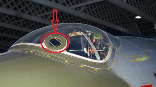 Картинка: Какую функцию выполняют дополнителные окна на британском бомбардировщике