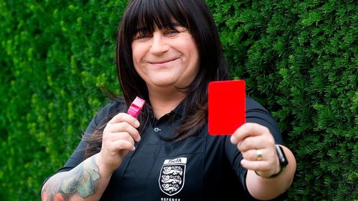 Картинка: Арбитр-трансгендер впервые в истории отсудил футбольный матч 