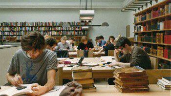 Картинка: А вы знаете, что немцы делают в библиотеках?