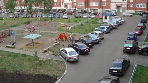 Картинка: Запретил ли Верховный суд парковаться во дворах? Что хотел от суда гражданин
