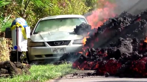 Картинка: Видеофакт: Раскалённая лава уничтожила автомобиль за считанные минуты.