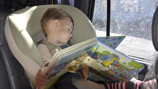 Картинка: Едем-не скучаем: дети и книги в машине 