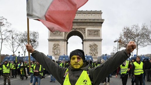 Картинка: Холодная вода, резиновые пули, слезоточивый газ: как разгоняют протесты во Франции