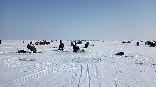 Картинка: Зимняя рыбалка для начинающих. Как и на что ловить в декабре?