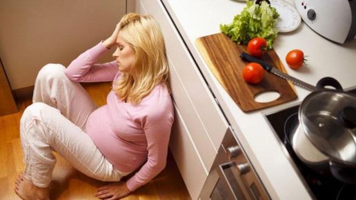 Картинка: Почему беременные женщины сильнее чувствуют усталость? 