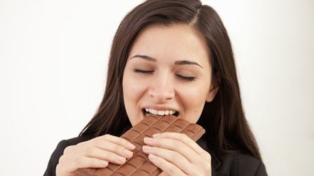 Картинка: Каждый раз после измены жена ела шоколад