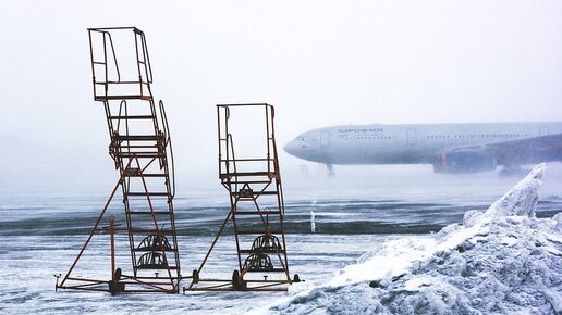 Картинка: Снегопад парализовал работу аэропорта в Волгограде: самолеты садятся в Астрахани