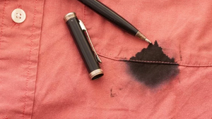 Картинка: Как быстро убрать чернила от ручки с одежды и с кожи рук
