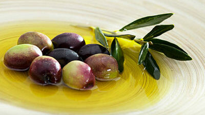Картинка: Чем полезно для женщин оливковое масло?
