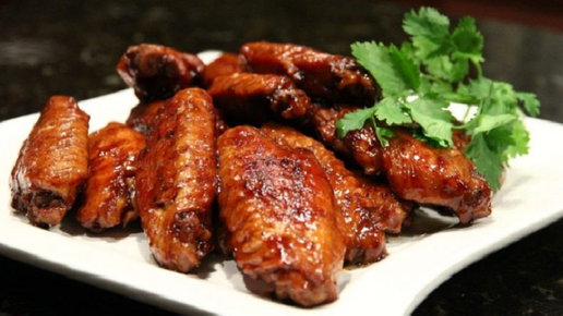 Картинка: Вкусный ужин - аппетитные куриные крылышки в духовке