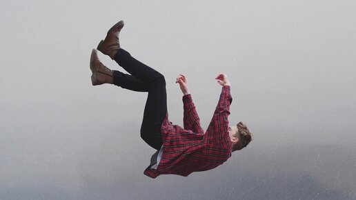 Картинка: Когда падает рубль и растёт доллар.Панические атаки россиян и инвестиции в телевизоры.