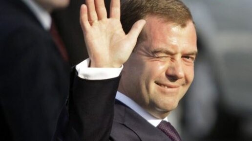 Картинка: Медведев – не рыба, ни мясо, но деньги есть