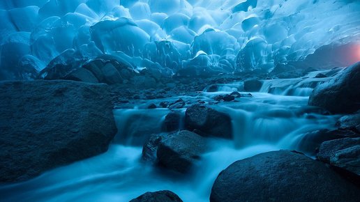 Картинка: Ледяные пещеры на Аляске.